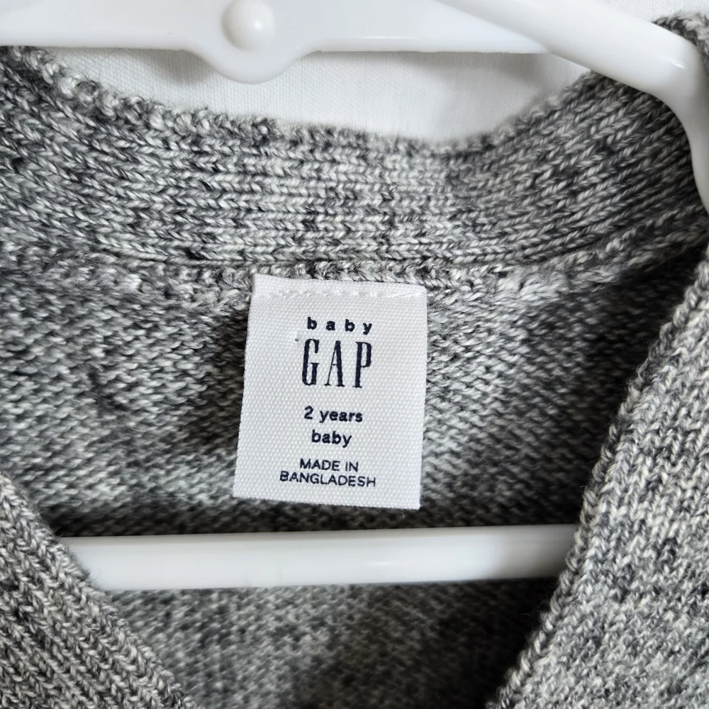 Baby Gap Boys Preppy Heathered Light Gray V-neck Front Button Knit Cardigan Sz 2